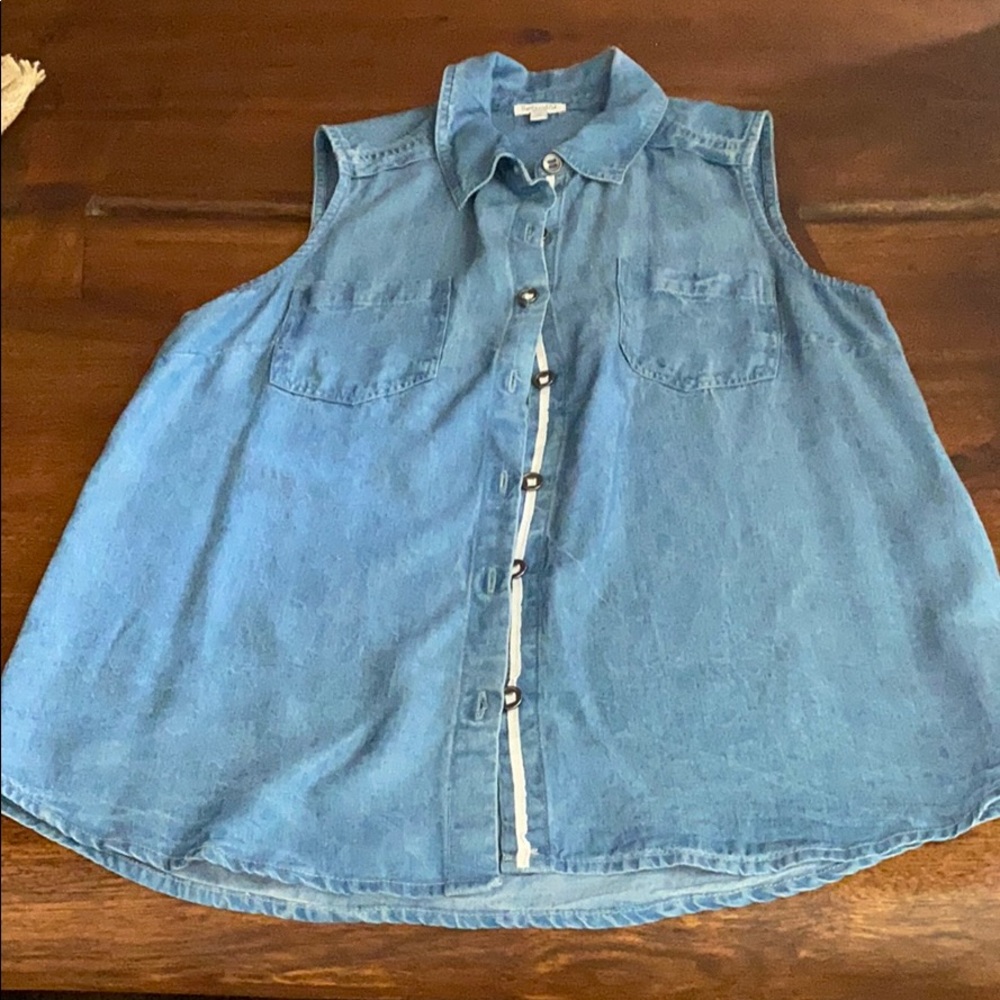 Light no sleeve jean shirt